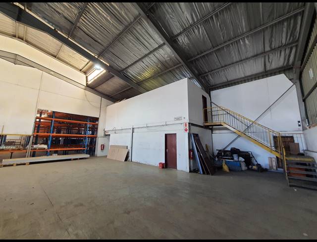 1,800M² WAREHOUSE FOR SALE IN CLEVELAND